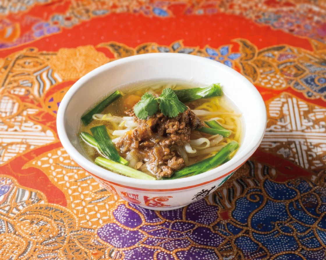 担仔麺（タンツーメン）— 肉そぼろと香菜をのせた小椀の麺料理