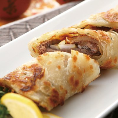 薄焼きパンの牛肉巻き