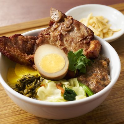 パイコー飯(台湾豚カツ丼)と担仔麺のセット